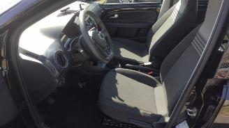 Volkswagen Up! 1.0 81000 km mooie lichte schade nette auto!! picture 14