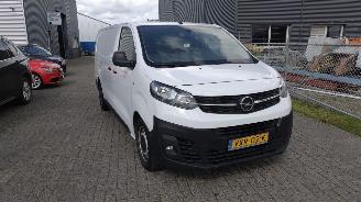 krockskadad bil bedrijf Opel Vivaro 2.0 124 S&S L3 87000 km met lichte schade 2023/1