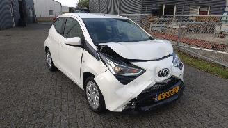 Schadeauto Toyota Aygo 1.0 Automaat 29000 km Mooie nette auto Schroefschade 2019/1