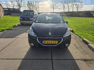 Auto incidentate Peugeot 208  2013/4