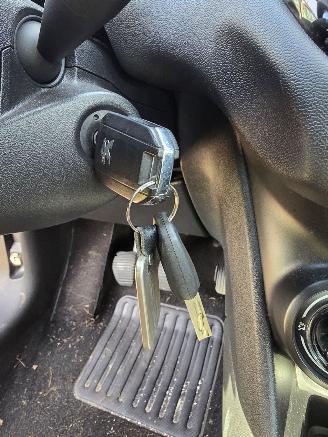 Peugeot 208  picture 10