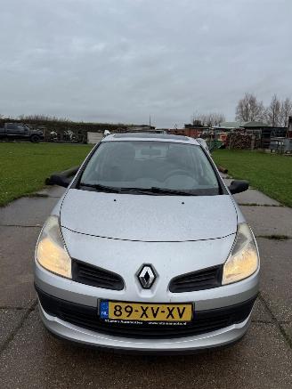 skadebil auto Renault Clio Koppeling stuk 2007/10