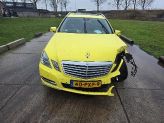 damaged passenger cars Mercedes E-klasse  2011/4