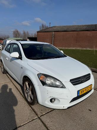 Kia Cee d  picture 2