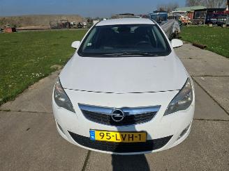 Damaged car Opel Astra  2010/6