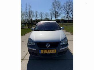 Coche siniestrado Volkswagen Polo Polo IV (9N1/2/3), Hatchback, 2001 / 2012 1.4 16V 2006/10