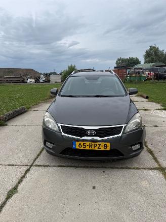 krockskadad bil auto Kia Cee d Sporty Wagon 2011/8