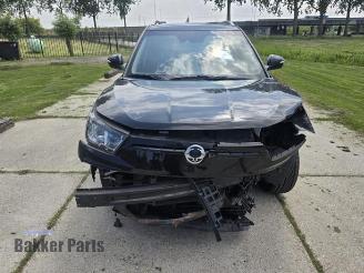 Coche siniestrado Ssang yong Tivoli Tivoli, SUV, 2015 1.5 e-XGDi 16V 2WD 2018