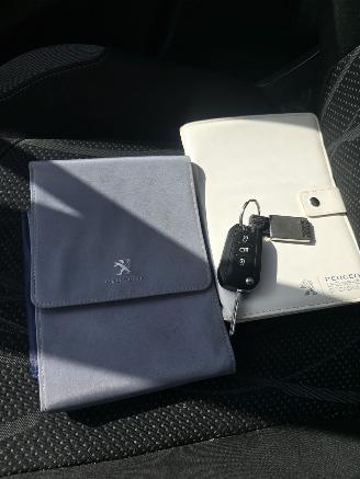Peugeot 208 1.2vti picture 12