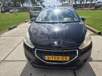 uszkodzony samochody osobowe Peugeot 208 1.2vti 2013/1