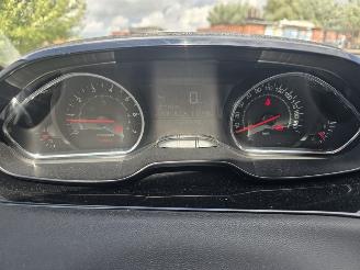Peugeot 208 1.2vti picture 11