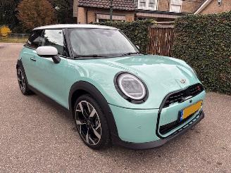 Damaged car Mini Cooper S 204 PK AUTOMAAT LEER PANORAMA 2024/6