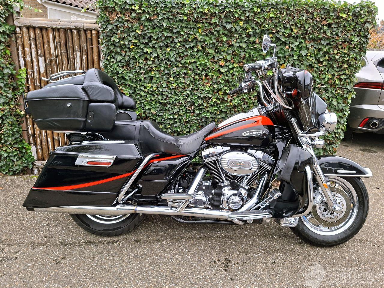 Harley-Davidson  110 FLHTCUSE 2 CVO 5HD Screamin Eagle