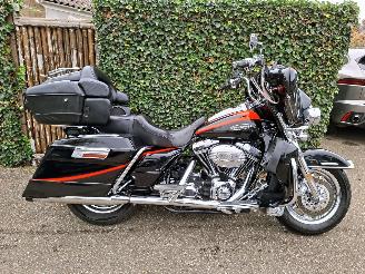 damaged motor cycles Harley-Davidson  110 FLHTCUSE 2 CVO 5HD Screamin Eagle 2007/4