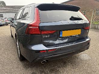 Volvo V-60 2.0 B4 Momentum Business AUTOMAAT MET ELEKTRICITEIT-MOTOR picture 6