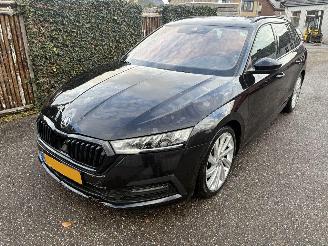 Vaurioauto  passenger cars Skoda Octavia Combi 1.0 e-TSI Business Edition Plus AUTOMAAT 110PK 2021/7