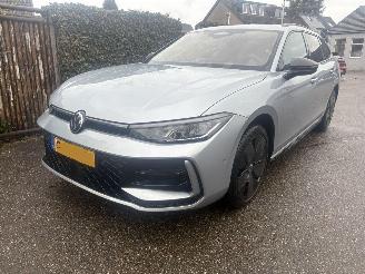 Schadeauto Volkswagen Passat 1.5 eTSI R-Line Edi PANORMA VOLL 2024/12