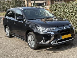 skadebil auto Mitsubishi Outlander 2.4 PHEV Intense+ HYBRIDE HALFLEER PANO AIRO KIT AUTOMAAT 210PK 2021/8