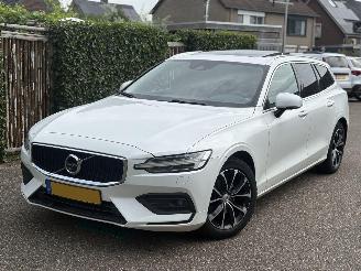 Avarii autoturisme Volvo V-60 R-DESIGN 2.0 D MOMENTUM-LEER-PANO-AUTOMAAT-150PK-BOM VOL 2019/4