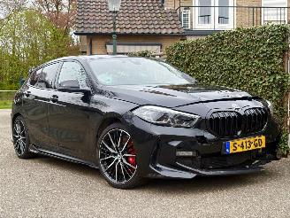 Vaurioauto  passenger cars BMW 1-serie M-SPORT 140 PK  AUTOMAAT PANORAMA NAP !!! 2023/2
