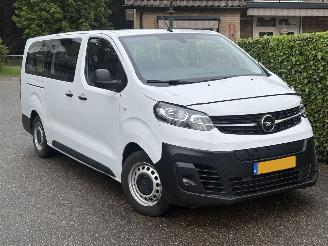 Vaurioauto  passenger cars Opel Vivaro E  L3H1 75 kWh E COMBI 210 PK 2023/9
