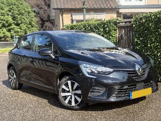 uszkodzony samochody osobowe Renault Clio 1.6 E-Tech Hybrid 145 Equilibre AUTOMAAT 95PK 2022/10