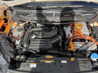 Schadeauto Volkswagen Caddy Combi 1.5 TSI  HYBRIDE AUTOMAAT PLUG-INN 2025/11