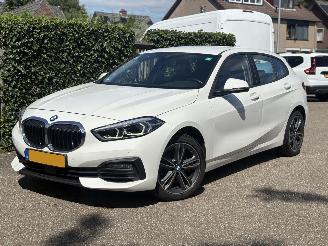 skadebil auto BMW 1-serie 118i Executive Edition AUTOMAAT 136PK 2021/2