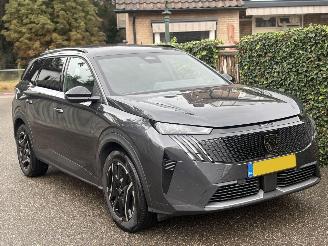 damaged passenger cars Peugeot 5008 1.6 Plug-in Hybrid 195 Allure 7p AUTOMAAT 150PK 2025/10