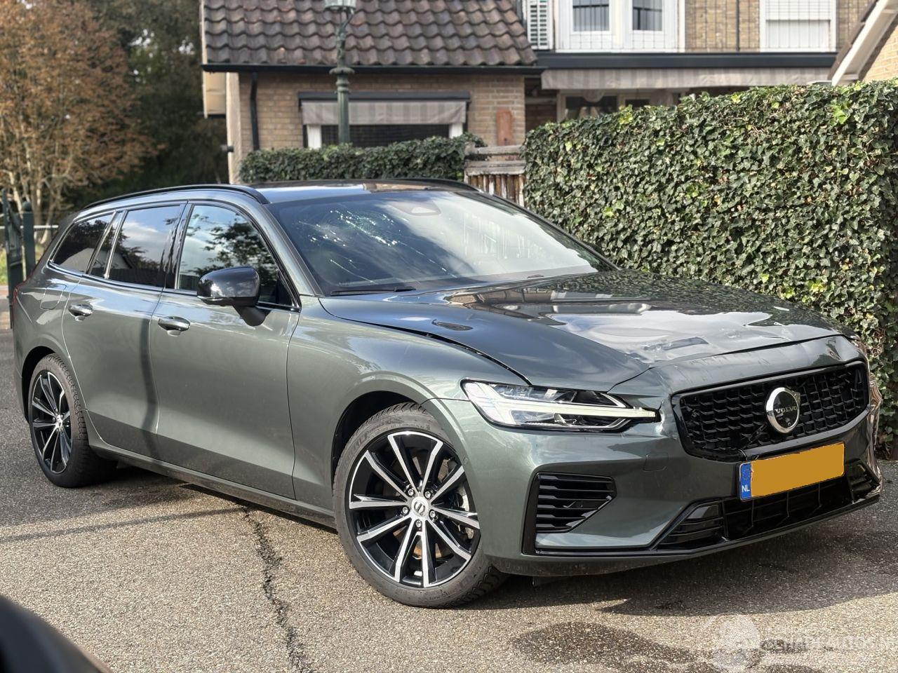 Volvo V-60 2.0 T6 Plug-in hybrid AWD Plus Dark AUTOMAAT 253PK