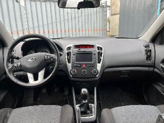 Kia Cee d 1.4 CVVT 16V Combi/o  Benzine 1.396cc 77kW (105pk) FWD 2010-10/2012-12 (EDF5PN; EDF5PO) G4FA picture 12