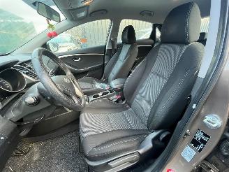 Hyundai I-30 1.6 GDI Blue 16V Hatchback  Benzine 1.591cc 99kW (135pk) FWD 2011-12/2016-12 (GDHB5P5; GDHB5P6; GDHB5PD; GDHB5PE) G4FD; EURO4 picture 17