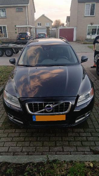 krockskadad bil auto Volvo V-70 1.6 Benzine automaat 2012/1