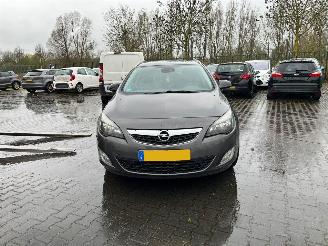 Vaurioauto  passenger cars Opel Astra SPORTS TOURER 2012/1