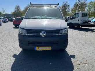 Schadeauto Volkswagen Transporter 2.0 TDI DRF Bestel  Diesel 1.968cc 75kW (102pk) FWD 2015-04/2019-12  CXGB 2017/10