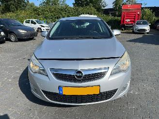 Damaged car Opel Astra 1.6 16V Ecotec Hatchback 4Dr Benzine 1.598cc 85kW (116pk) 2010/5