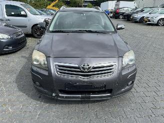 uszkodzony samochody osobowe Toyota Avensis 2.0 16V VVT-i D4 Combi/o  Benzine 1.998cc 108kW (147pk) 2007/1