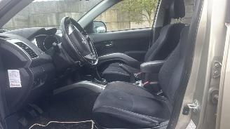 Mitsubishi Outlander 2.4 16V Mivec 4x2 SUV  Benzine 2.360cc 125kW (170pk) picture 5