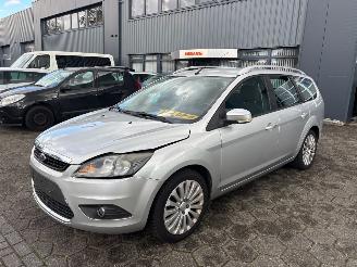 Voiture accidenté Ford Focus Wagon 1.8 2010/3