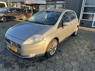 krockskadad bil auto Fiat Grande Punto 1.4 Edizione 2006/9