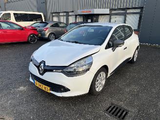Unfallwagen Renault Clio 0.9 TCe Authentique 2013/11