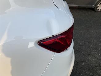 Renault Clio 0.9 TCe Authentique picture 14