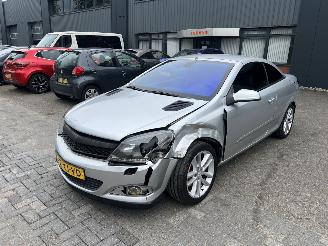 krockskadad bil auto Opel Astra TWIN TOP 1.8 Cosmo 2007/6