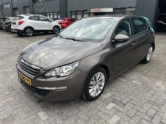 damaged passenger cars Peugeot 308 1.2E THP BLEU LEASE 2014/9