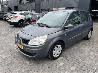 damaged passenger cars Renault Scenic 1.6-16V Privilège Comfort 2006/10