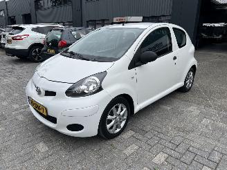 Vaurioauto  passenger cars Toyota Aygo 1.0  NOW 3-drs 2011/9