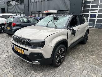 Vaurioauto  passenger cars Jeep Avenger 1.2 E-HYBRID SUMMIT 2024/1