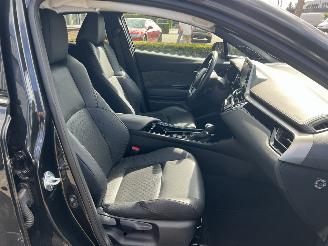 Toyota CH-R 2.0 Hybrid Executive picture 31