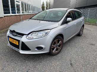skadebil auto Ford Focus 1.0 Ti-VCT EcoBoost 12V 100 Combi/o  Benzine 998cc 74kW (101pk) FWD 2012-02/2018-05  M2DA 2013/12