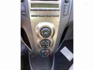 Toyota Yaris Yaris II (P9), Hatchback, 2005 / 2014 1.0 12V VVT-i picture 23